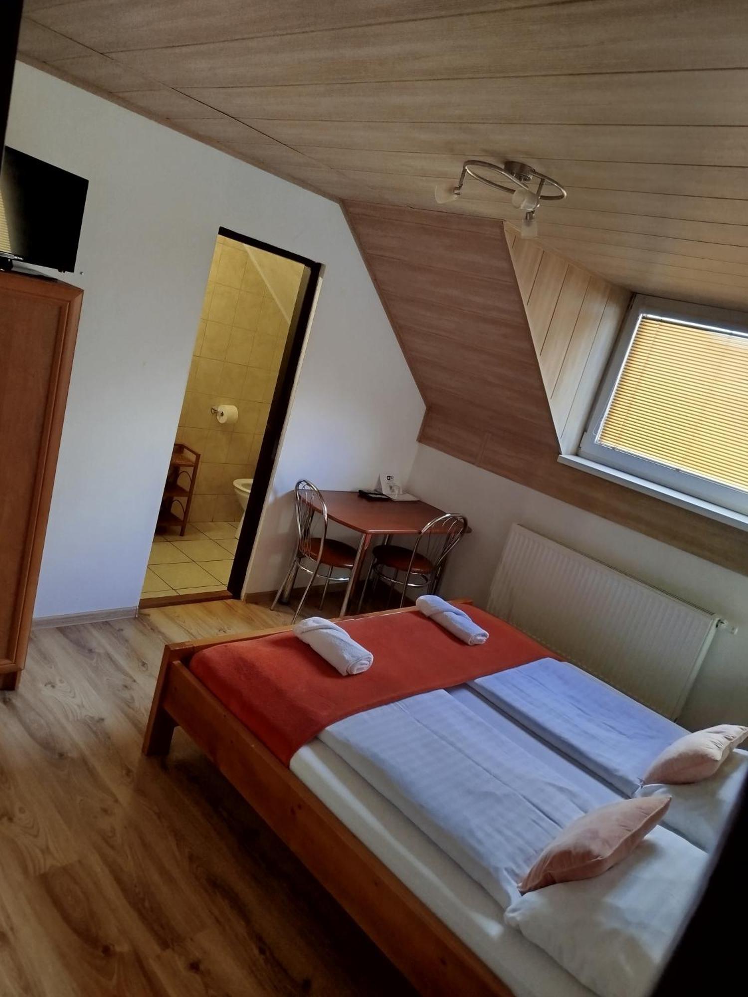 Guest House Kovalik Sucha Hora Ngoại thất bức ảnh