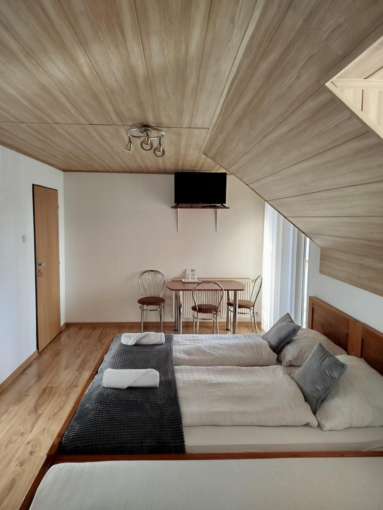 Guest House Kovalik Sucha Hora Ngoại thất bức ảnh