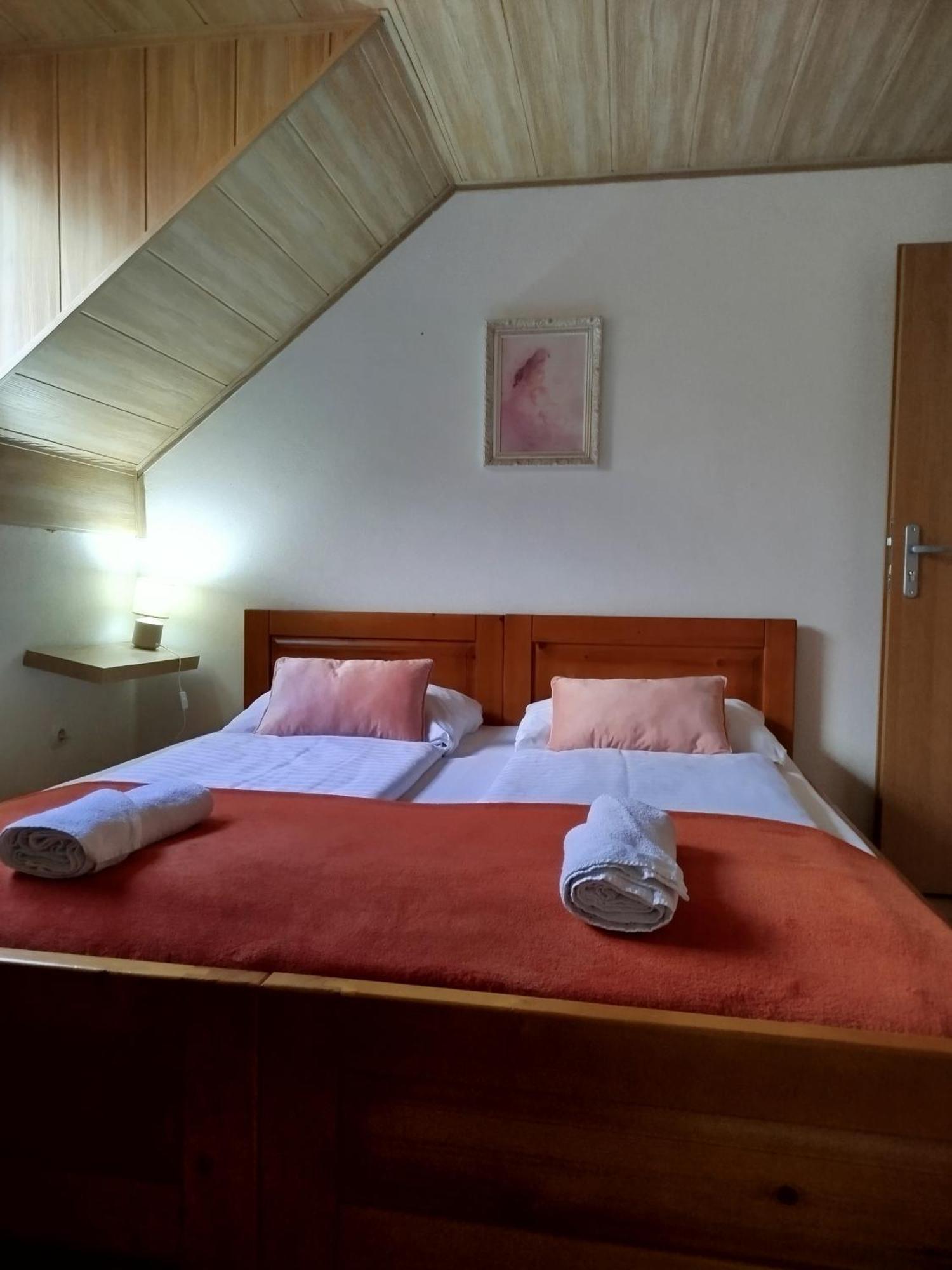 Guest House Kovalik Sucha Hora Ngoại thất bức ảnh